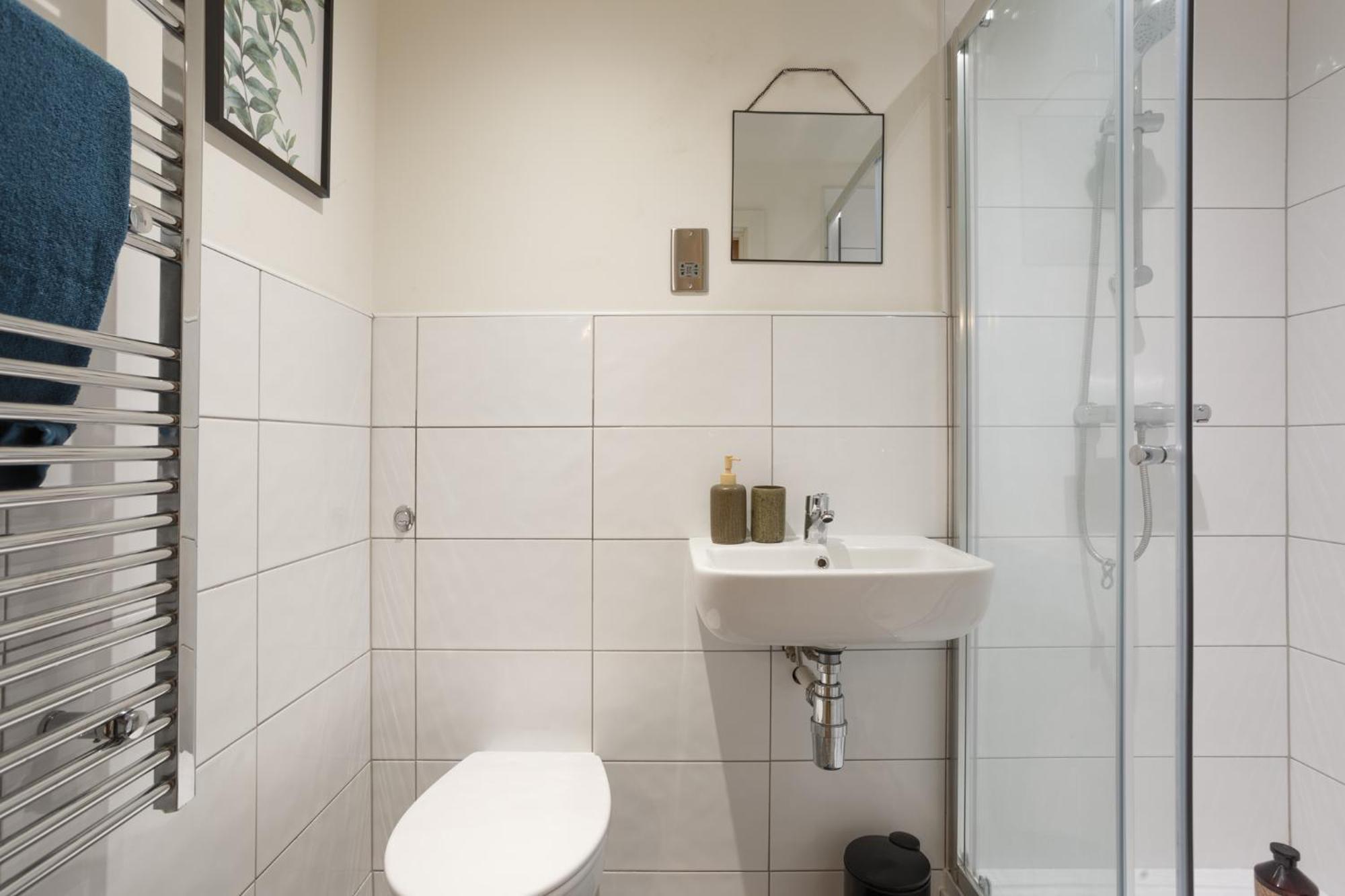 Beautiful 2 Bed With Balcony *